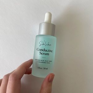 Solawave Conductive Serum with organic aloe, blue tansy and hyaluronic acid